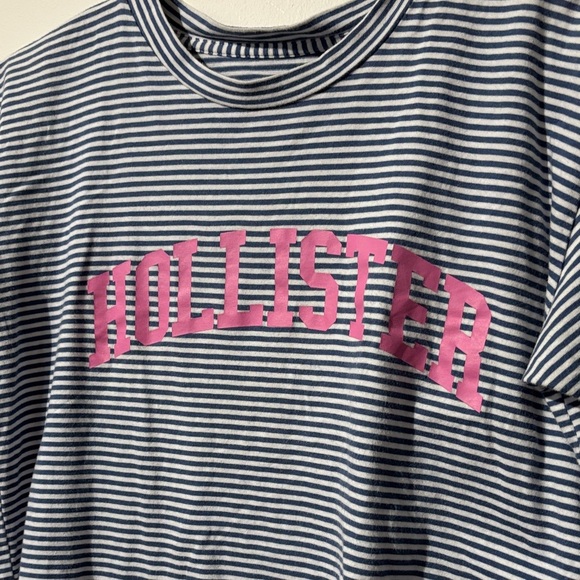 🎉4/30$🎉 Hollister Blue and White Striped Crop Top with Pink Text - Picture 3 of 4